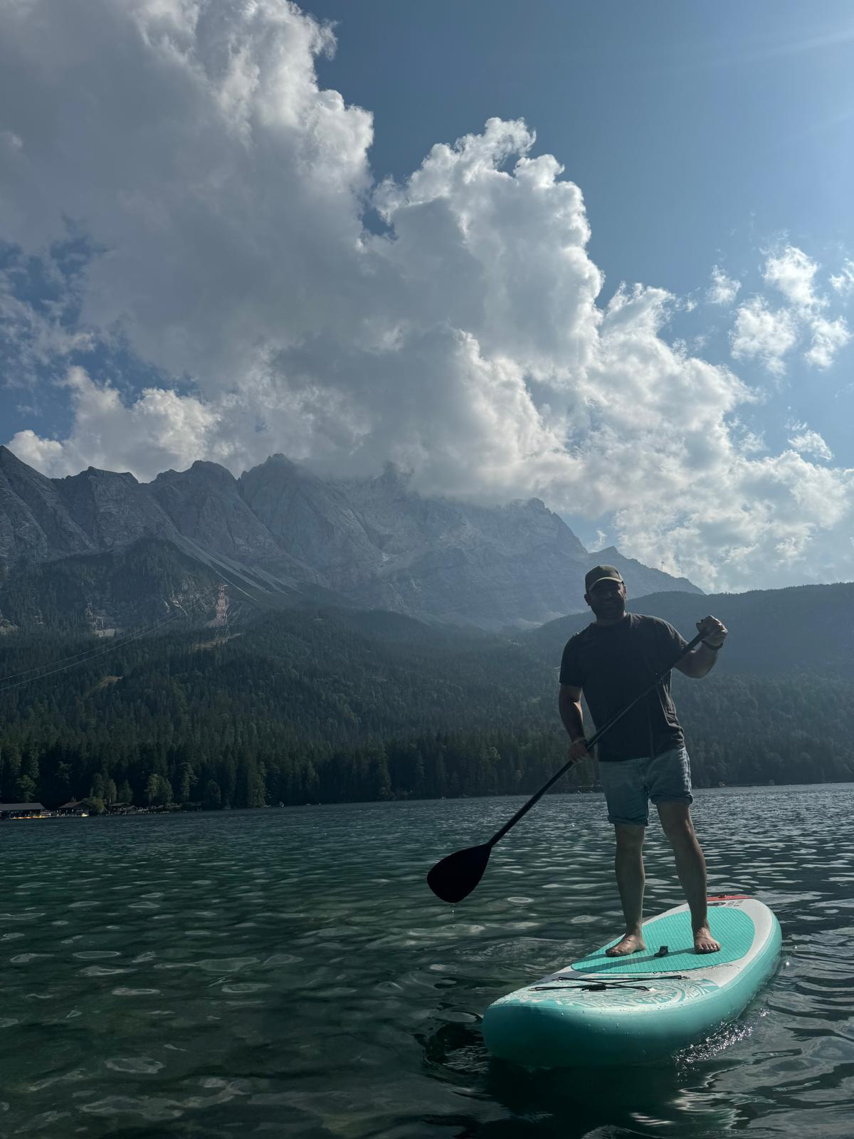 Stand-Up-Paddling am Bergsee